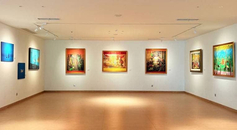 ARTOTEL Batam mempersembahkan pameran Alexander Chris “Lost Boy in Wonderland”