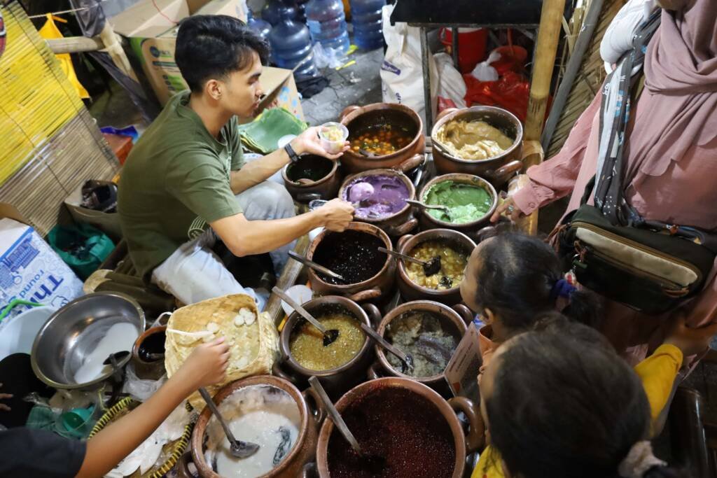 Mengembalikan pasar (Pasar Kangen) untuk menyembuhkan nostalgia makanan jaman dulu INACRAFT Yogyakarta